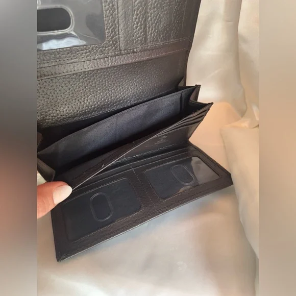 Like New Oak Leathers Brown RFID Blocking Trifold Wallet with  11 Slots - Picture 9 of 11